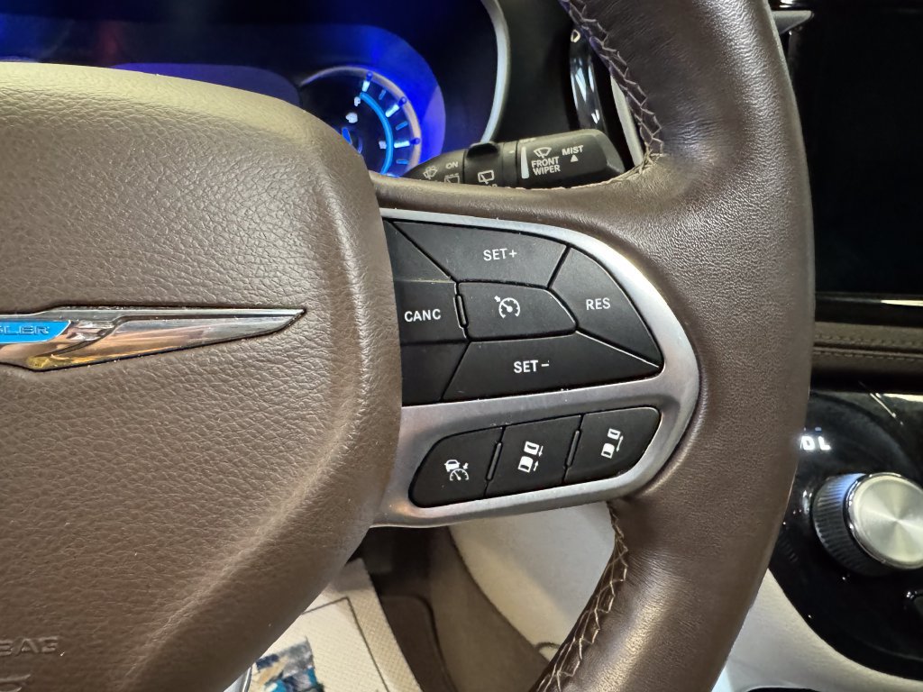 Used 2021 Chrysler Pacifica Touring-L FWD image 12