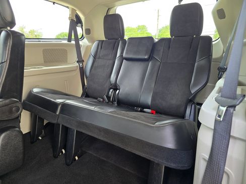 Used 2016 Chrysler Town & Country Limited FWD image 52