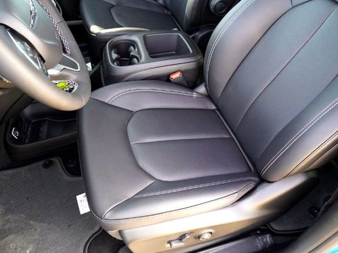 New 2026 Chrysler Pacifica Select image 10