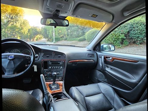 Used 2005 Volvo S60 2.5T image 37
