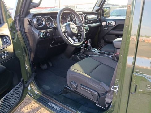 Used 2023 Jeep Gladiator Overland AWD/4WD image 26