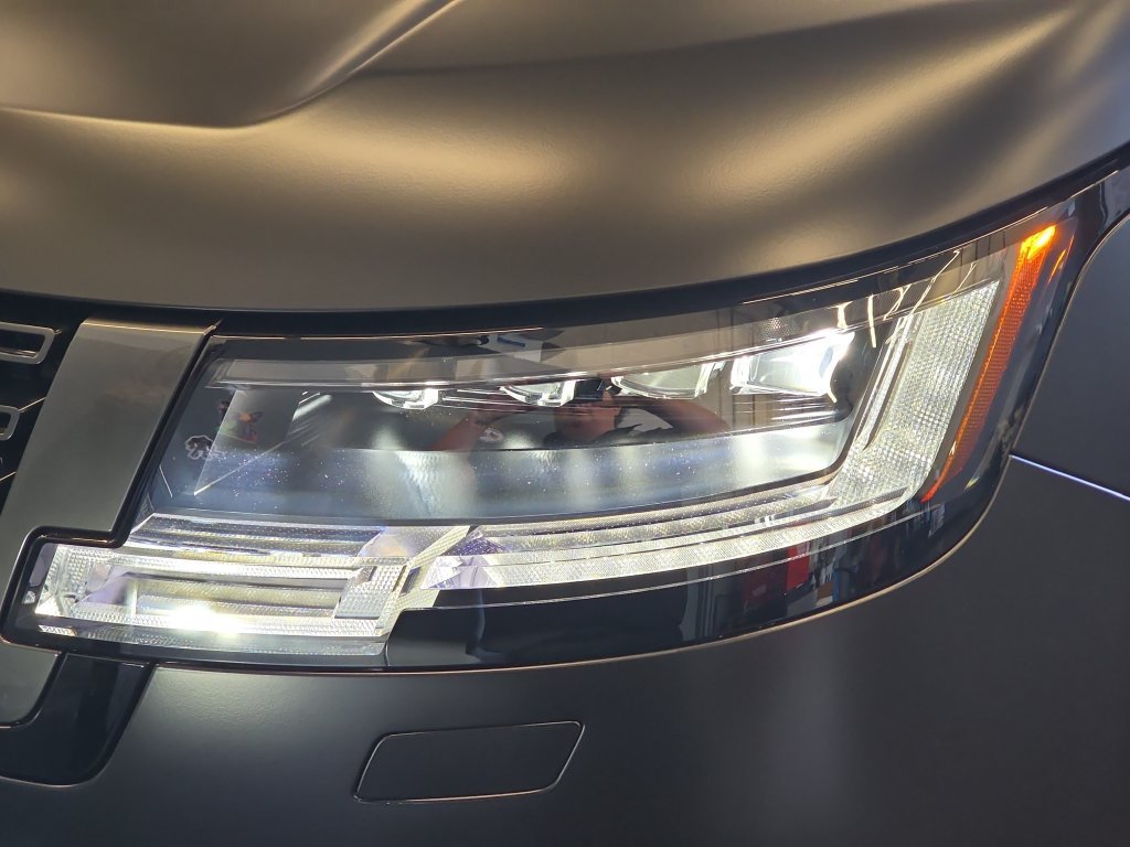 New 2026 Land Rover Range Rover Autobiography AWD/4WD image 21
