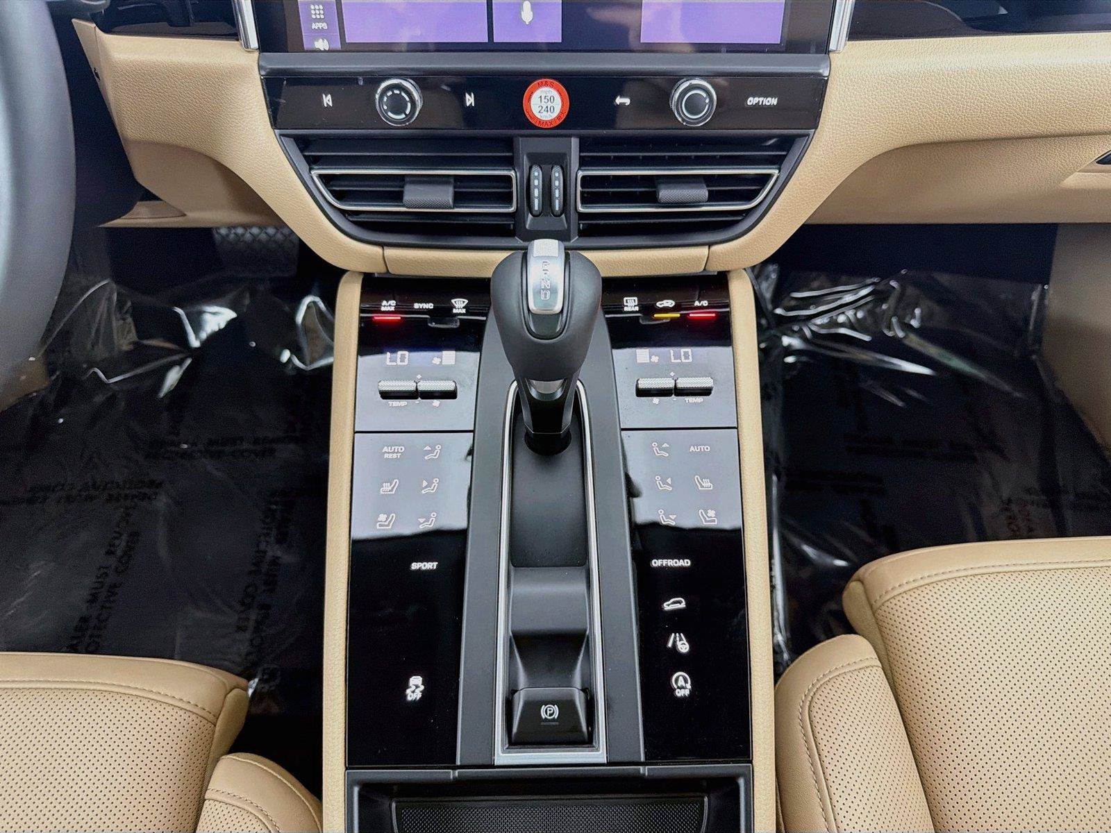 Certified 2026 Porsche Macan AWD/4WD image 21