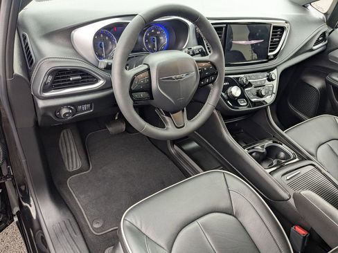 Used 2026 Chrysler Pacifica Limited w/ S Appearance Package image 10