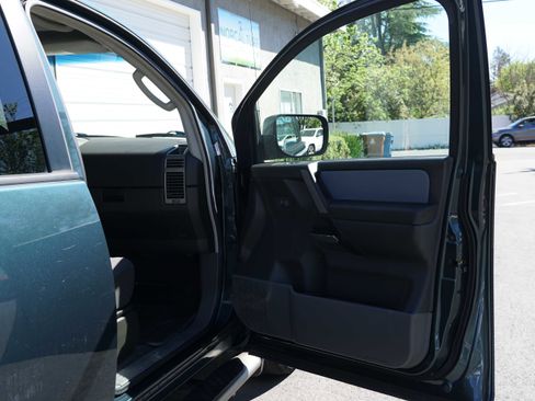 Used 2005 Nissan Titan XE image 30