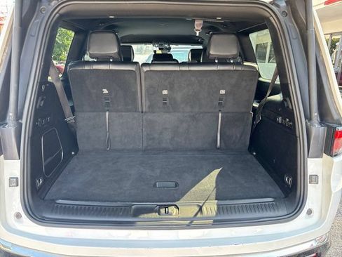 Used 2024 Jeep Wagoneer Series II w/ Flexible Seating Group RWD image 12
