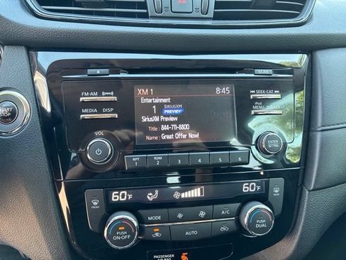 Used 2017 Nissan Rogue SV AWD/4WD image 10