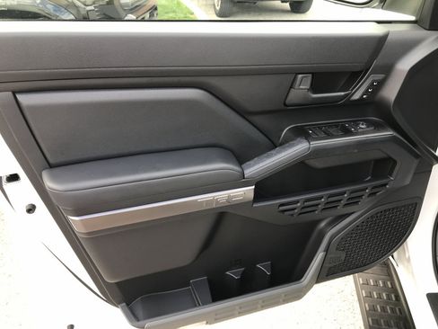 Certified 2026 Toyota 4Runner TRD Off-Road Premium AWD/4WD image 13
