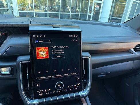 Used 2025 GMC Yukon Denali image 43