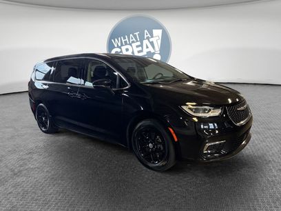 Used 2024 Chrysler Pacifica Touring-L