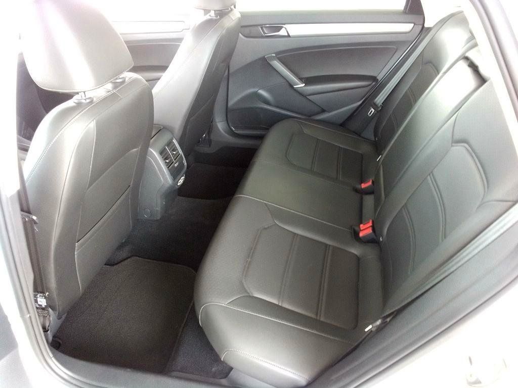 Used 2021 Volkswagen Passat 2.0T SE FWD image 17