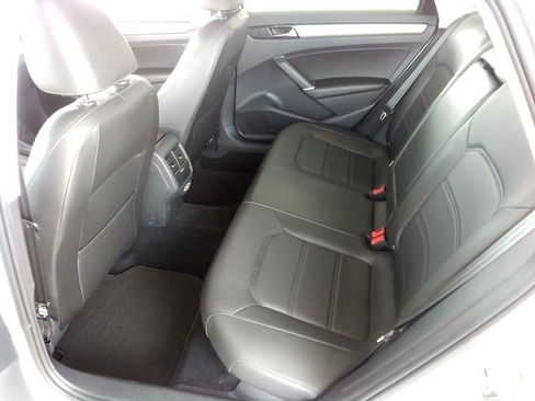 Used 2021 Volkswagen Passat 2.0T SE FWD image 17