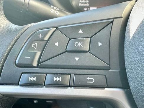 Used 2022 Nissan Kicks SV image 9