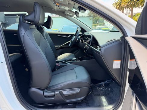 Used 2024 Kia Niro Wind FWD image 38