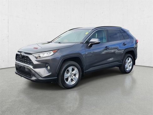 Used 2021 Toyota RAV4 XLE image 4