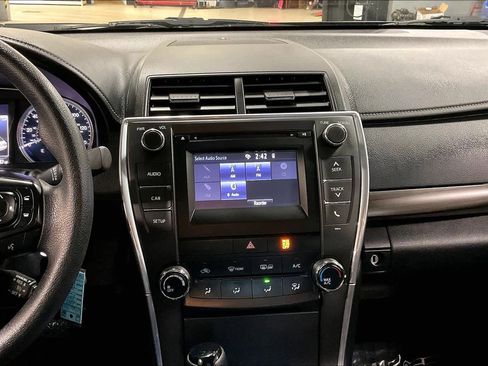 Used 2017 Toyota Camry LE image 7