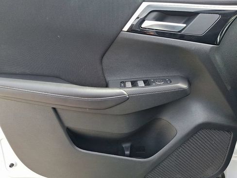Used 2023 Mitsubishi Outlander ES FWD image 12