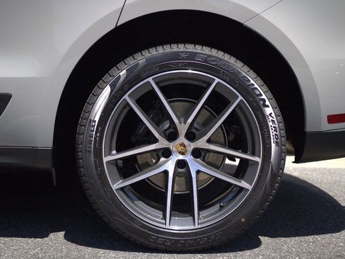 Certified 2025 Porsche Macan Turbo image 15