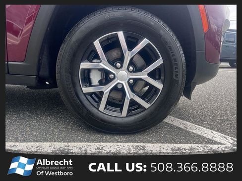 Used 2025 Jeep Grand Cherokee Limited AWD/4WD image 34