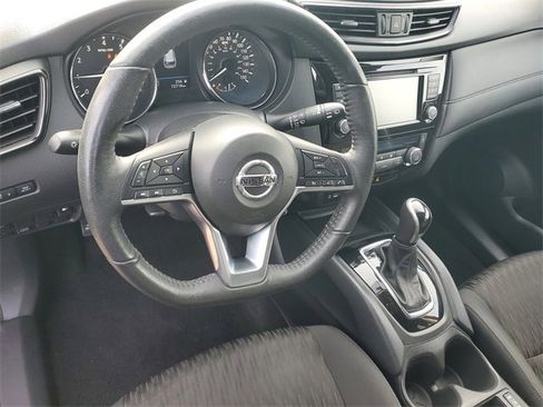 Used 2020 Nissan Rogue S image 17