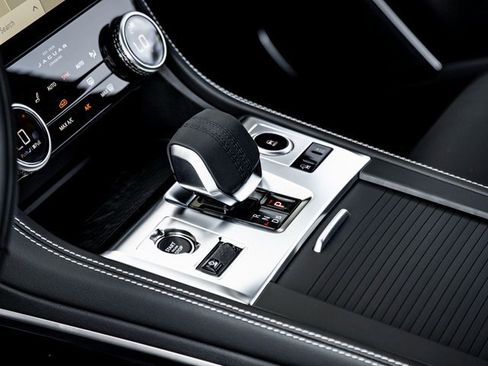 Used 2025 Jaguar F-PACE R-Dynamic S image 17