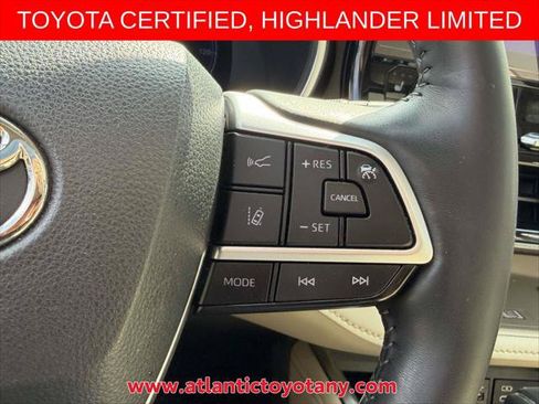 Certified 2024 Toyota Highlander Limited AWD/4WD image 33