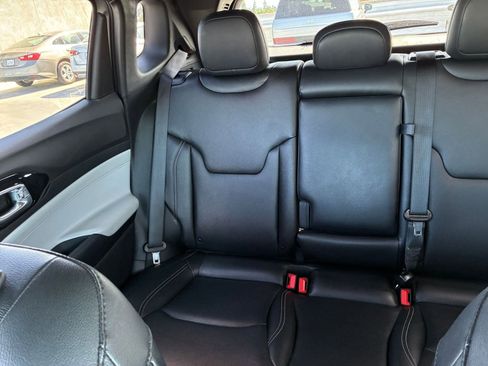 Used 2025 Jeep Compass Limited AWD/4WD image 40