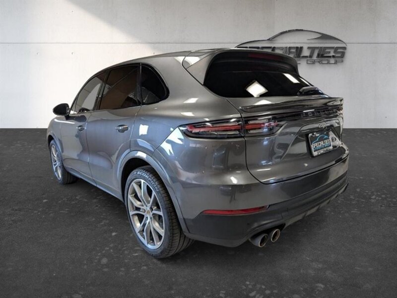 Used 2023 Porsche Cayenne w/ Premium Package AWD/4WD image 8
