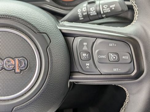 Used 2025 Jeep Wrangler Unlimited Rubicon w/ Convenience Group AWD/4WD image 21