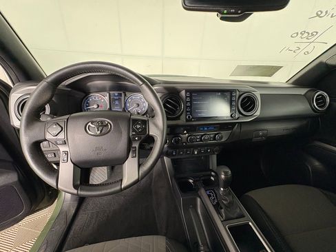 Used 2021 Toyota Tacoma TRD Sport w/ Technology Package AWD/4WD image 7