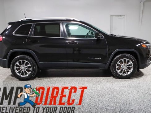 Used 2019 Jeep Cherokee Latitude Plus w/ Comfort/Convenience Group image 6