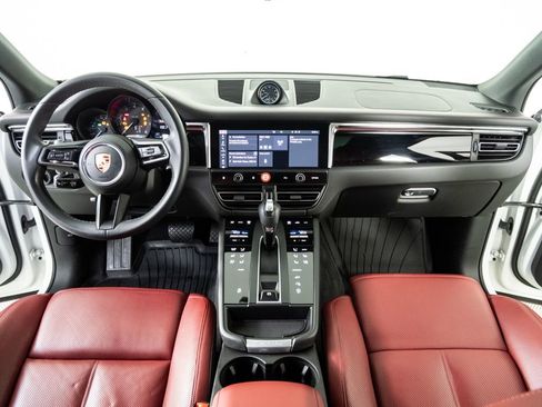 Certified 2023 Porsche Macan Turbo image 19