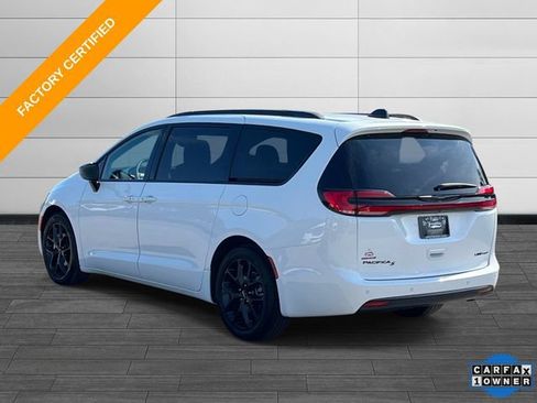 Certified 2025 Chrysler Pacifica Limited FWD image 8