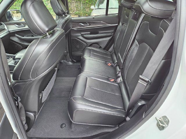 Used 2024 Jeep Grand Cherokee Limited w/ Luxury Tech Group II AWD/4WD image 19