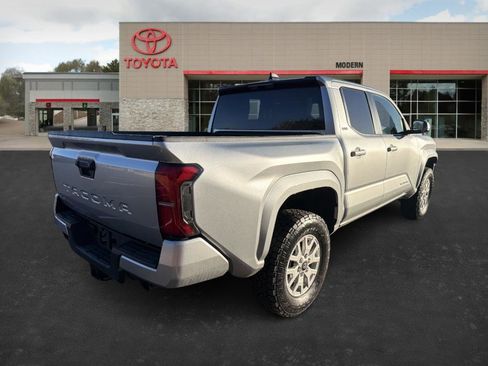 Used 2025 Toyota Tacoma SR5 image 5