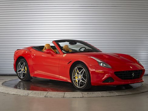 Used 2016 Ferrari California T RWD image 5