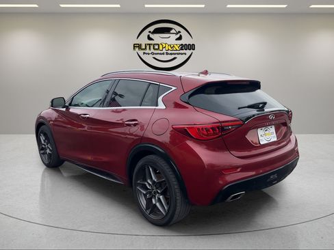 Used 2018 INFINITI QX30 Premium w/ Navigation Package FWD image 5