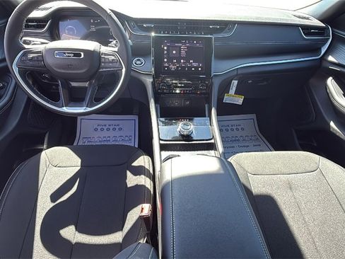 New 2025 Jeep Grand Cherokee Laredo image 13