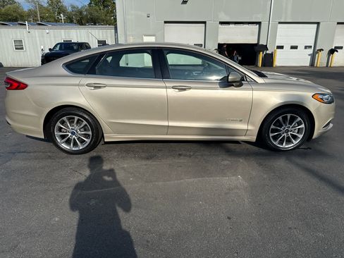Used 2017 Ford Fusion S image 2
