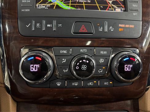 Used 2017 Buick Enclave Premium w/ Experience Buick Package FWD image 22