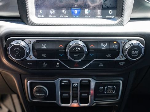 Used 2021 Jeep Wrangler Unlimited Sahara w/ Uconnect 4C Nav & Sound Group AWD/4WD image 19