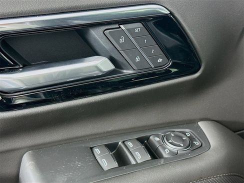 New 2026 Chevrolet Suburban High Country image 18