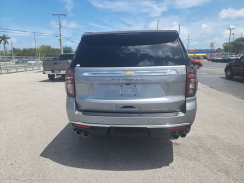 Used 2023 Chevrolet Suburban Premier image 4