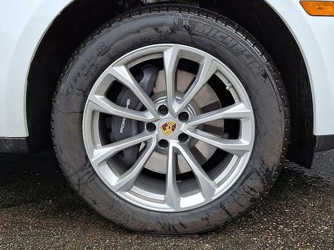 New 2025 Porsche Macan image 12