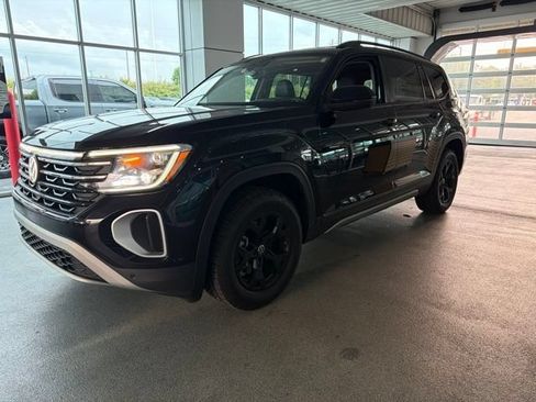 Used 2024 Volkswagen Atlas Peak Edition SEL AWD/4WD image 4