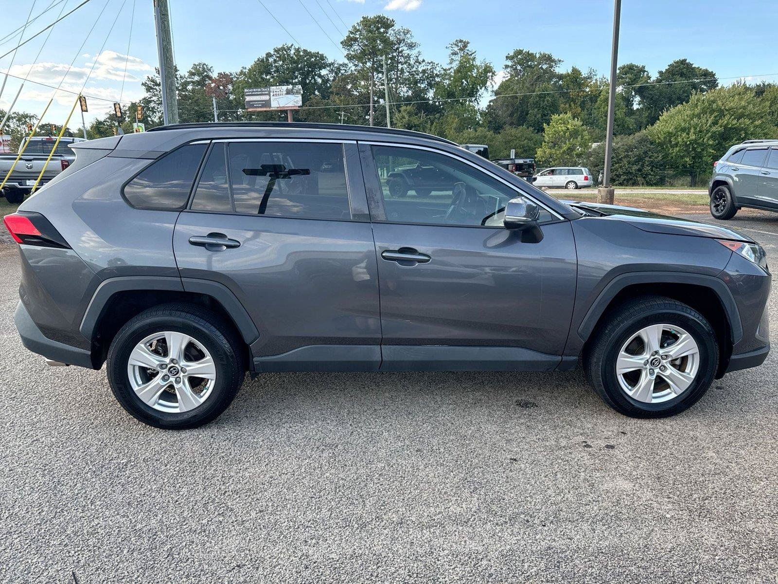 Used 2019 Toyota RAV4 XLE w/ Convenience Package FWD image 23