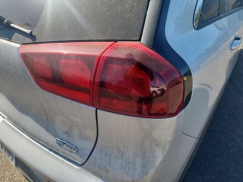 Used 2019 Kia Niro LX FWD image 13
