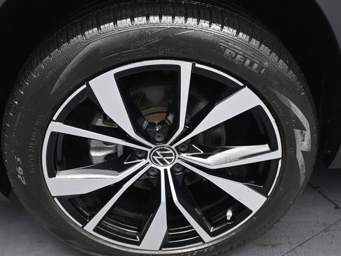 Used 2024 Volkswagen Atlas SEL Premium R-Line image 47