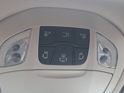 Used 2023 Chrysler Pacifica Limited FWD image 25