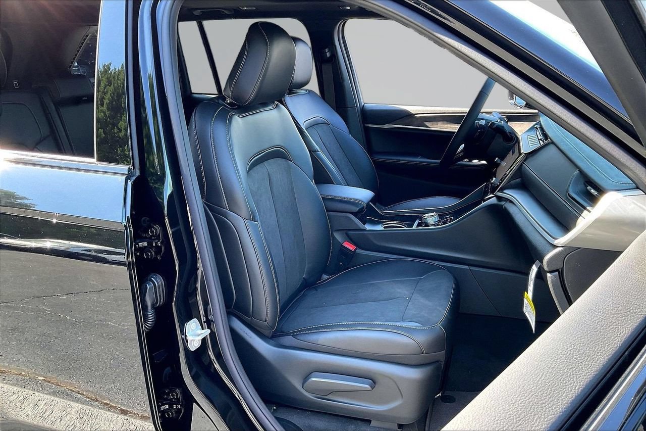 New 2027 Jeep Grand Cherokee Altitude AWD/4WD image 20